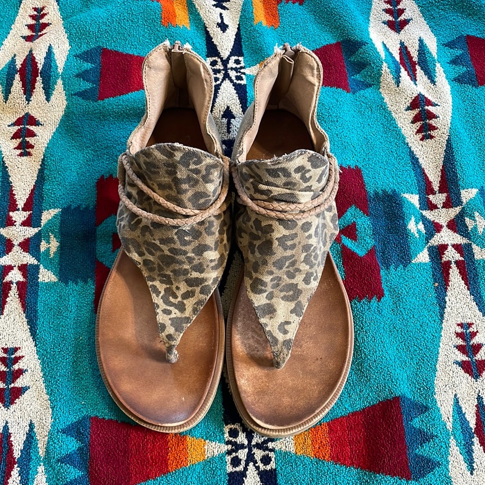 Very G leopard sandals
